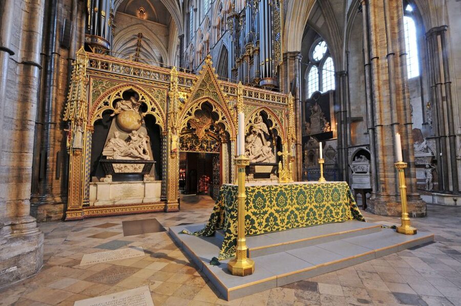 London: Guided Westminster Abbey Tour and Refreshments - Coronations, royal tombs, and the stories behind the stone