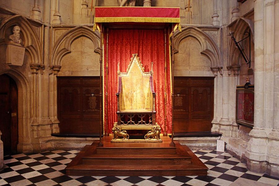 London: Guided Westminster Abbey Tour and Refreshments - Starting with coffee in the 14th-century Cellarium
