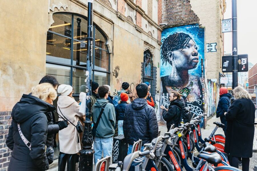 London: Half-Day Street Art Tour and Workshop - Learning to control spray paint