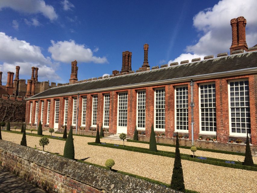 London: Hampton Court Private Guided Tour - William and Mary add a second royal chapter