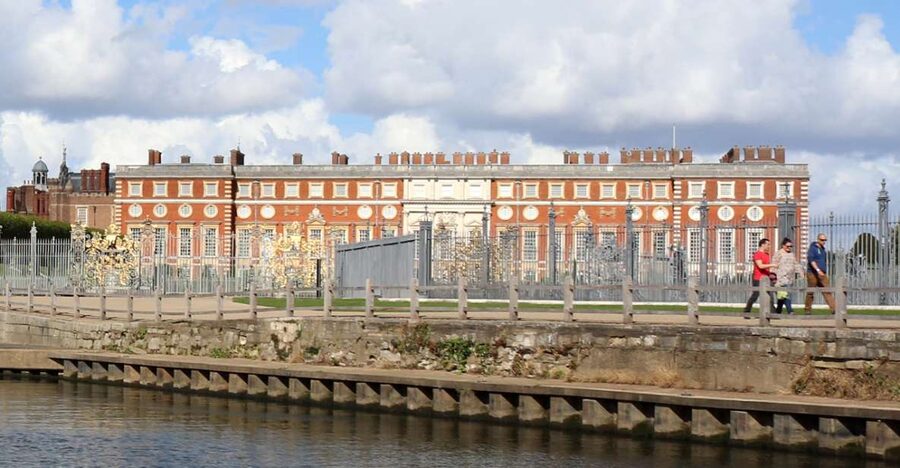 London: Hampton Court to Richmond River Thames Cruise - Starting beside Hampton Court Palace
