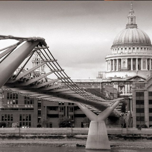 London: Harry Potter 3-Hour Private Walking Tour - Riding the bus toward Gringotts