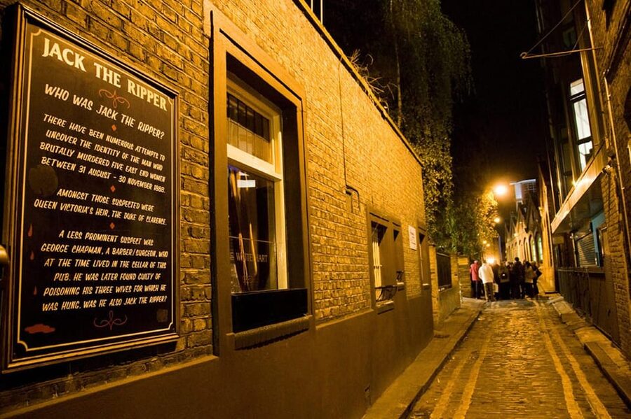 London: Harry Potter and Jack the Ripper Combo Tour - Walking through the Victorian East End