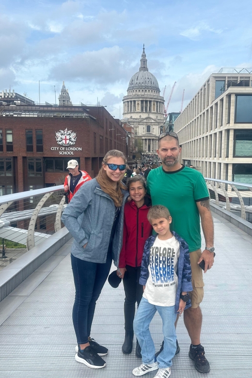 London: Harry Potter Black Cab Tour with Hotel Pick Up - King’s Cross and St Pancras: the first taste of Hogwarts