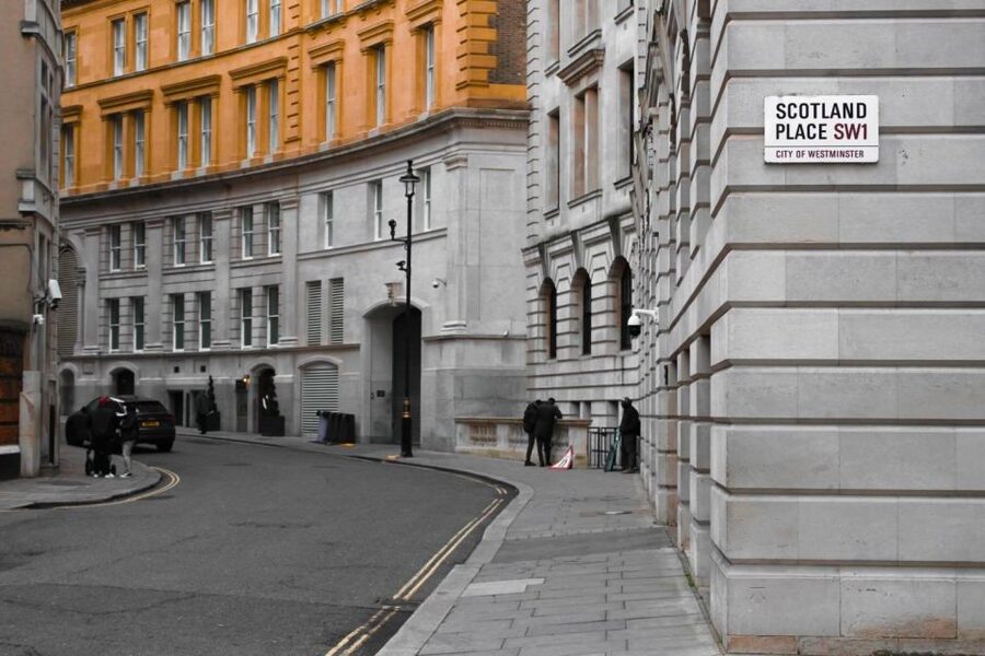 London: Harry Potter Filming Locations Sightseeing Tour - Shakespeare’s Globe and London’s literary side