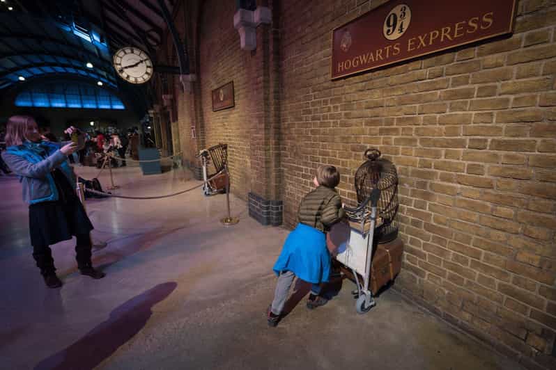 London: Harry Potter Inspirations and Locations Tour - London Bridge and the Wobbly Bridge finale
