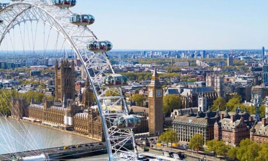London: Harry Potter Tour & London Eye w/ Fast Track Tickets - Starting at King’s Cross and Platform 9 ¾