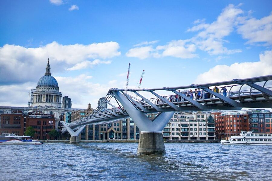 London: Harry Potter Walking Tour and River Thames Cruise - Starting at Platform 9 ¾ in King’s Cross