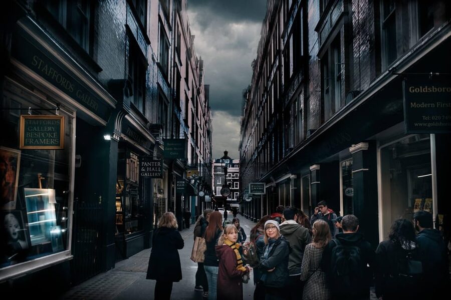 London: Harry Potter Walking Tour in German - Beginning behind Southwark Cathedral