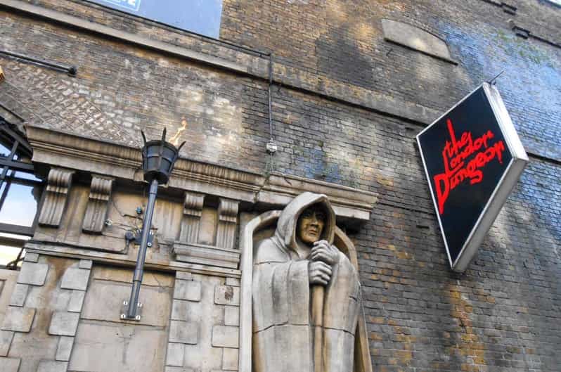 London: Harry Potter Walking Tour & the London Dungeons - The Palace Theatre and the world of Cursed Child