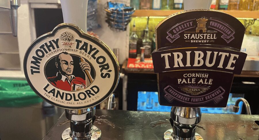 London: Historic London Pub Walking Tour - Walking through Covent Garden between the pubs