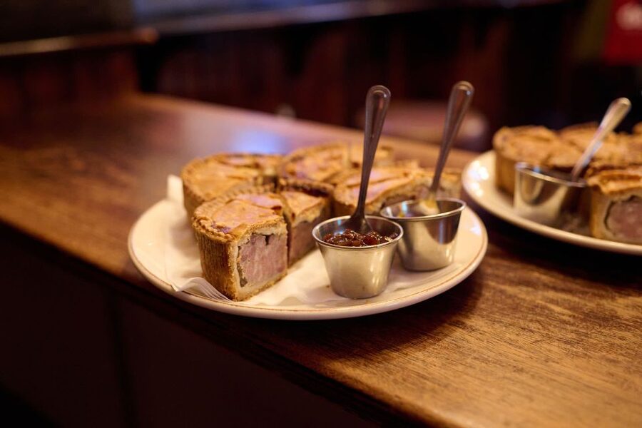 London: Historic Pubs, British Ales & Classic Dishes - The history is best for curious drinkers