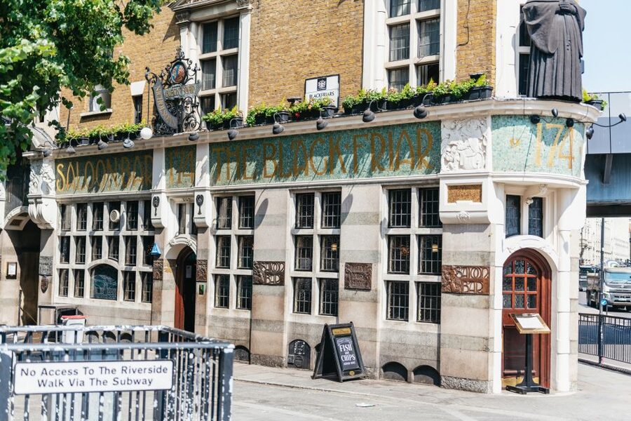 London: Historic Pubs of Central London Walking Tour - Four pubs, four different views of London