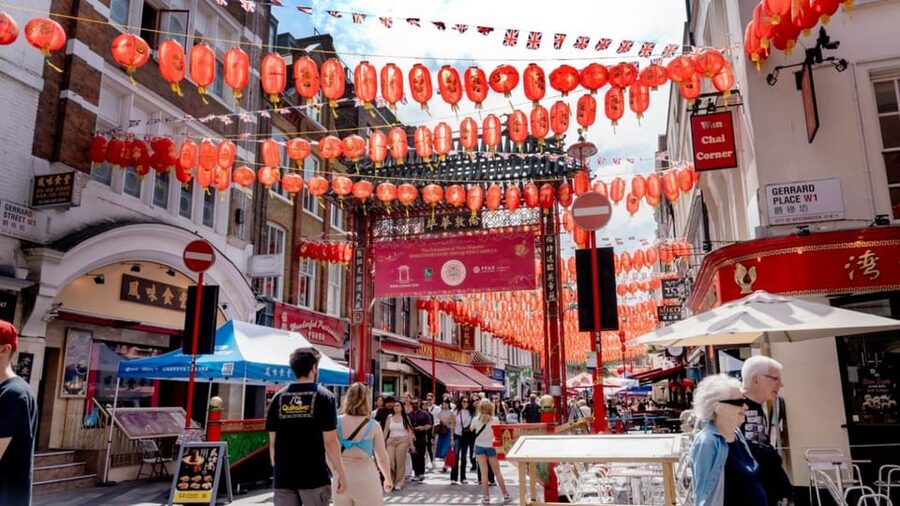 London: Hop-On Hop-Off Pass with Thames River Cruise 24 Hrs - Key points to know before boarding