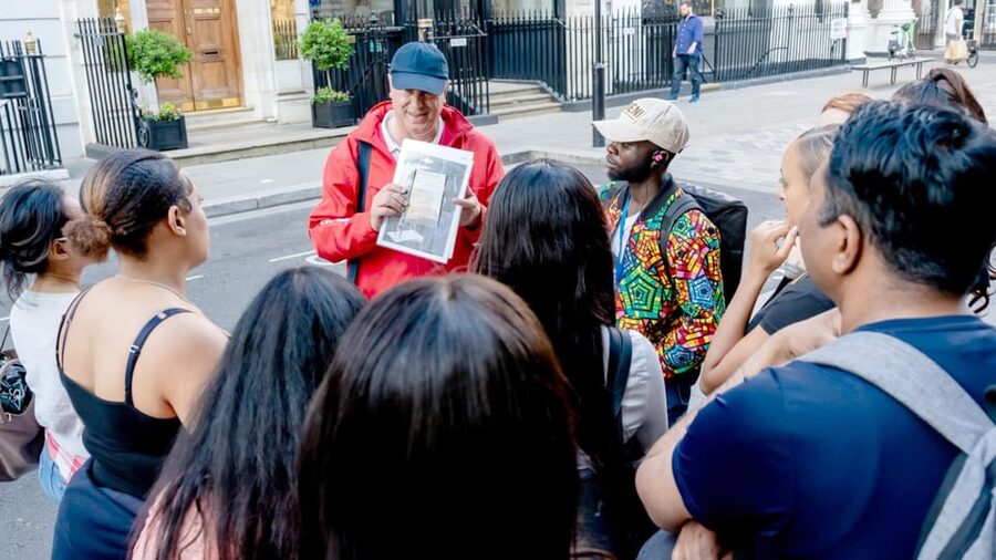 London: Hop-On Hop-Off Pass with Thames River Cruise 24 Hrs - The Park and Palace Tour through Hyde Park and Notting Hill