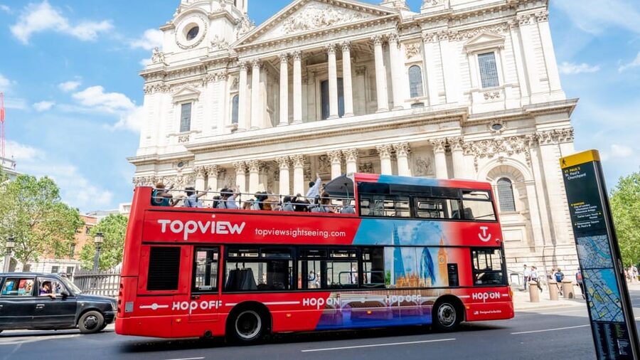London: Hop-On Hop-Off Pass with Thames River Cruise 24 Hrs - Audio guides, live guides, and the sightseeing pace