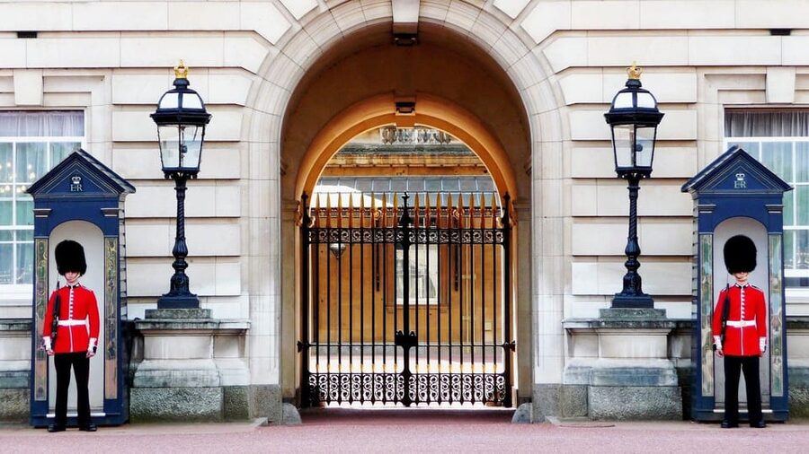 London In One Day Private tour with separate Tour Guide - The City drive links old London with modern London