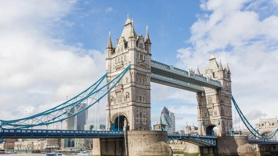London In One Day Private tour with separate Tour Guide - The Tower of London is the strongest final stop
