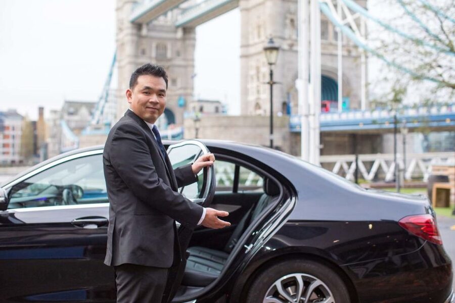 London In One Day Private tour with separate Tour Guide - Westminster begins with London’s grandest symbols
