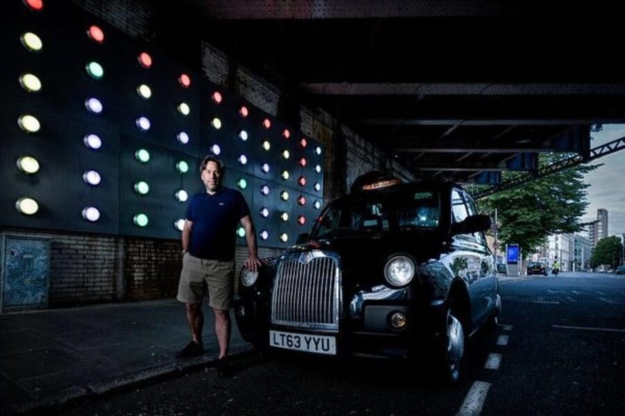 London: Instagram Photos Black Cab Tour with Hotel Pick Up - Notting Hill and the Churchill Arms