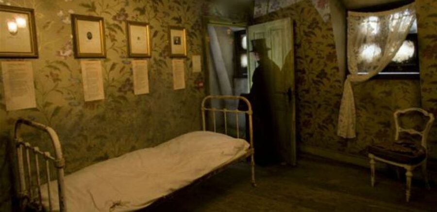London: Jack the Ripper Museum Tickets - Inside Jack the Ripper’s recreated sitting room