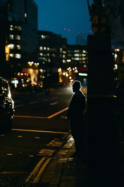 London: Jack the Ripper Tour and Underground Prison in Spanish - Mitre Square and the first Jack the Ripper stories