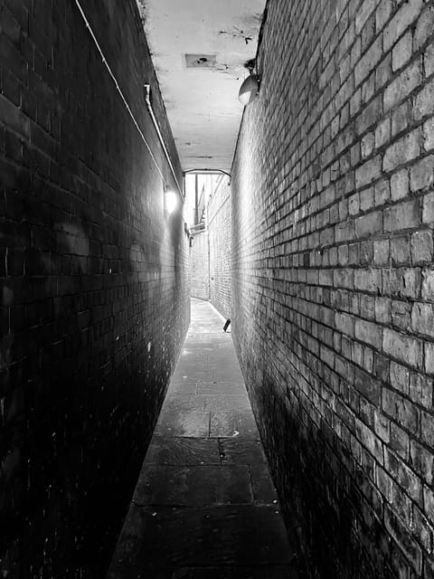 London: Jack the Ripper Tour and Underground Prison in Spanish - Liverpool Street to Farringdon by Tube