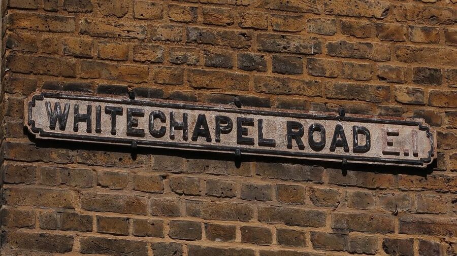 London: Jack the Ripper tour in Spanish (RLA Winner) - Passing The Ten Bells in Spitalfields