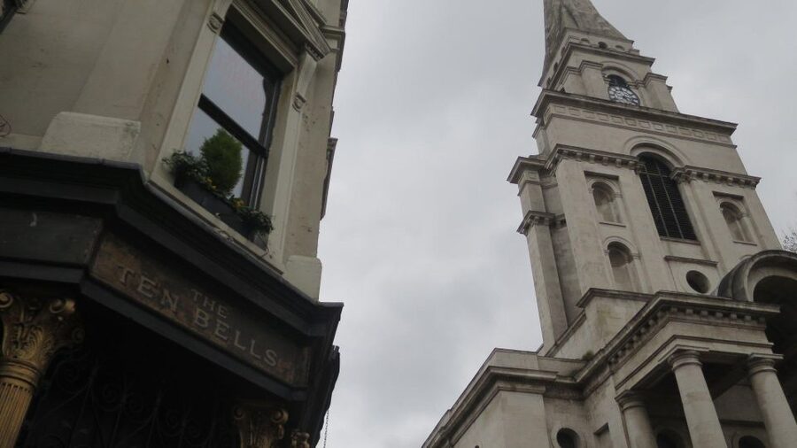 London: Jack the Ripper tour in Spanish (RLA Winner) - Mitre Square Garden and the shape of the investigation