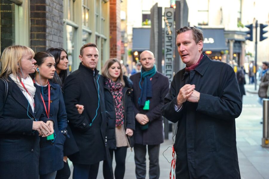 London: Jack The Ripper Tour with Ripper-ologist - The headset makes the outdoor storytelling easier
