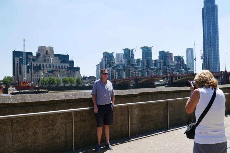 London: James Bond Filming Locations Bus Tour - Starting at Blackfriars Tube station