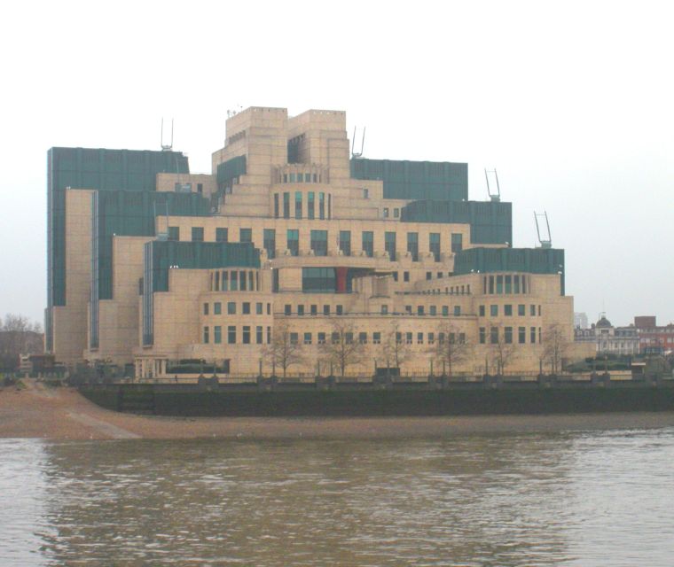 London: James Bond Shooting Locations Tour by Black Taxi - Why a black taxi works so well for Bond locations