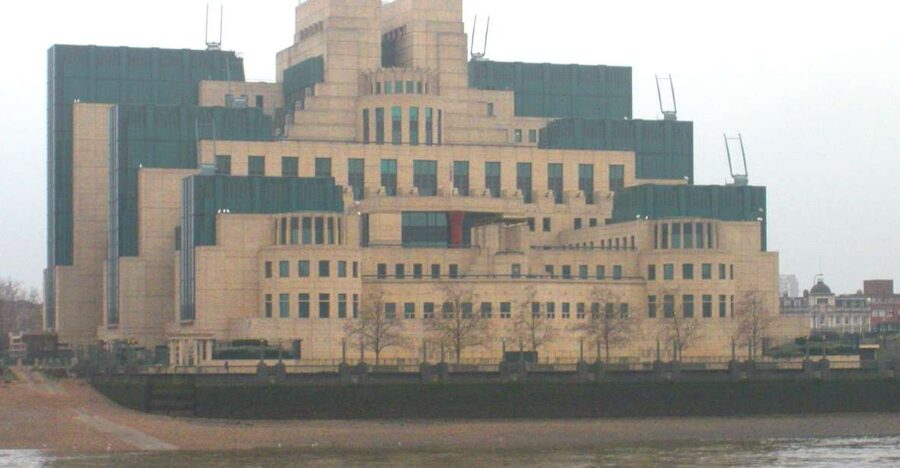 London: James Bond Shooting Locations Tour by Black Taxi - What the guide adds to the four-hour route