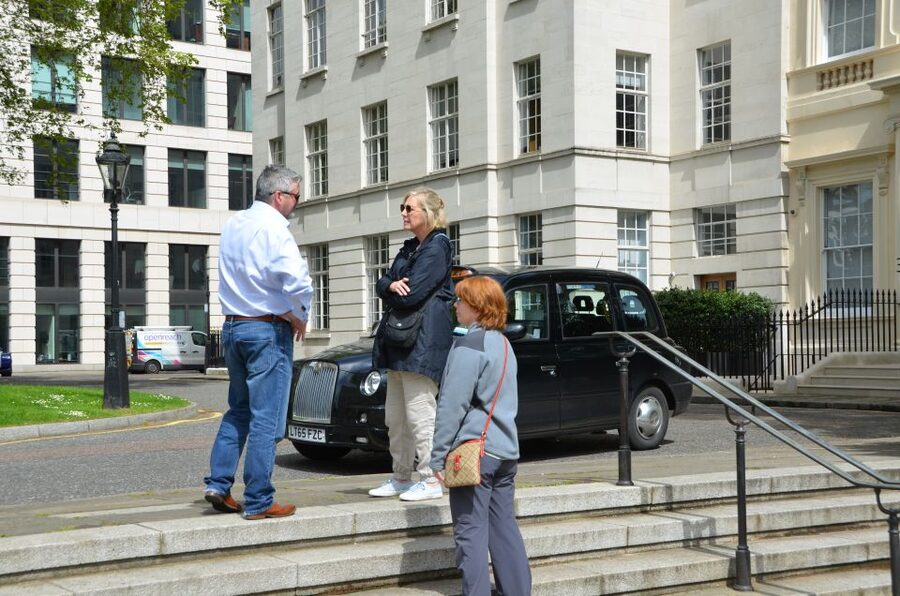 London: James Bond Shooting Locations Tour by Black Taxi - Practical details that shape your day