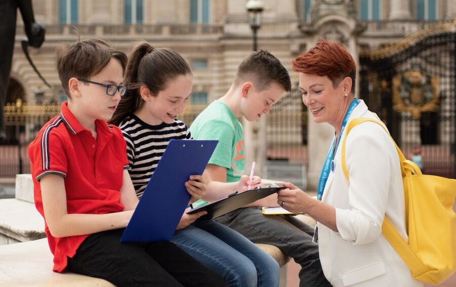 London: Kids Activity Tour in German - A London Walk With A Clear Mission