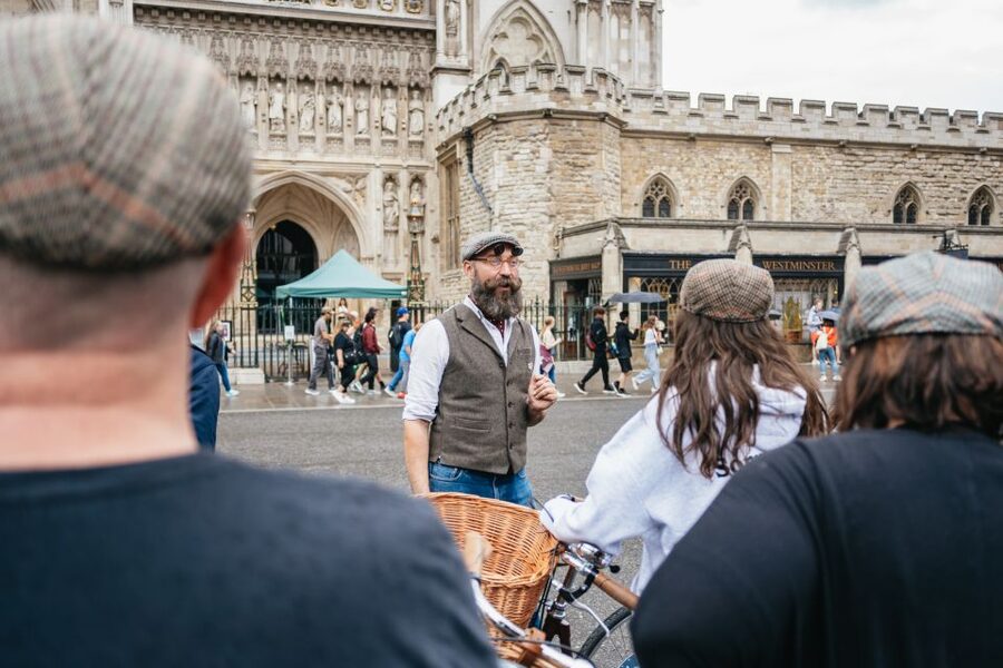 London: Landmarks & Secrets Bike Tour with Pub & Street Art - Admiralty Arch, Trafalgar Square, and Covent Garden
