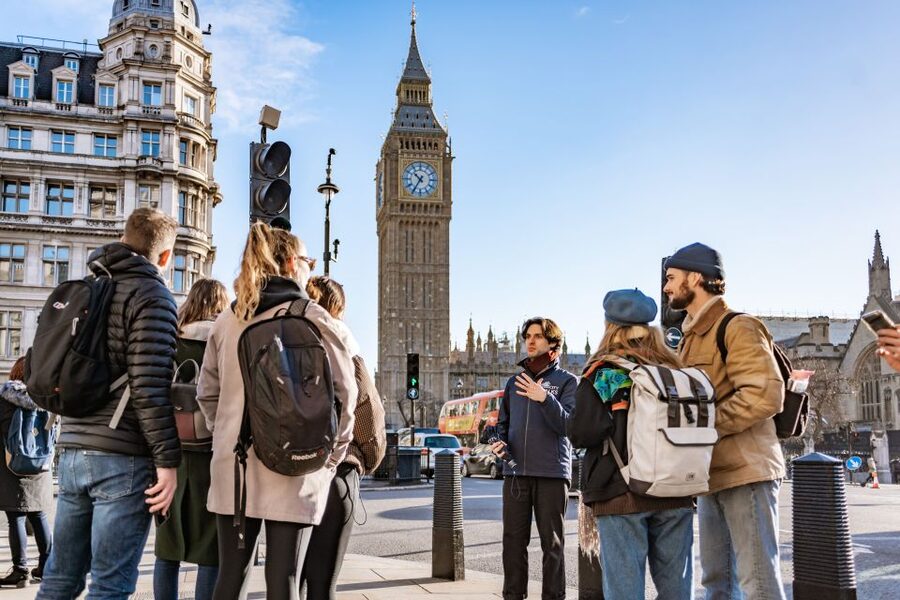 London: Landmarks Walking Tour & Harry Potter Walking Tour - What the guides add to the experience