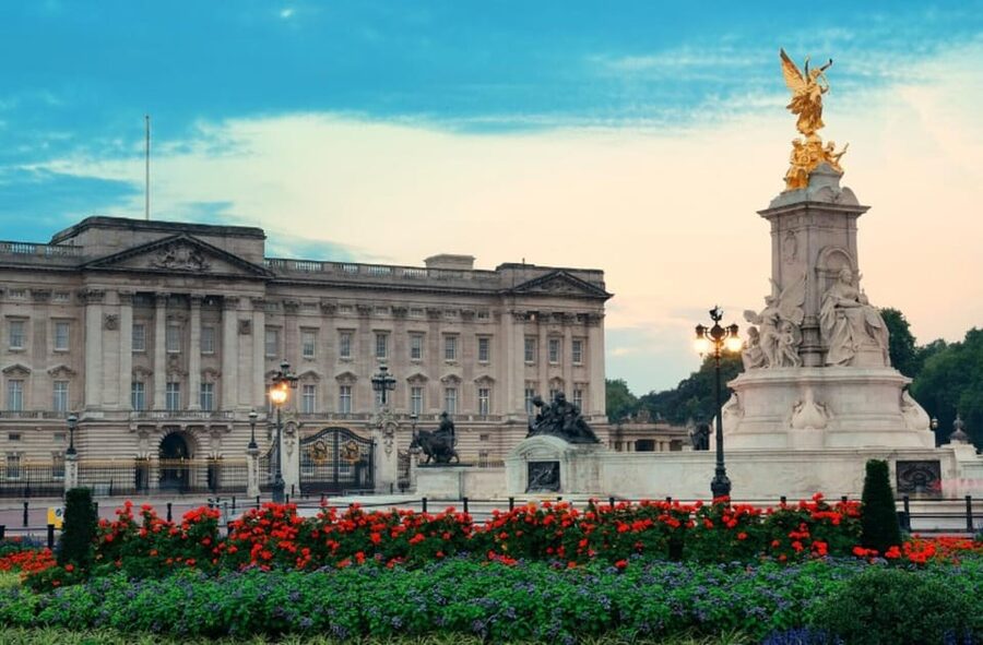 London: Landmarks Walking Tour, Hop-On Hop-Off Bus & Cruise - Is the $85.82 price good value?
