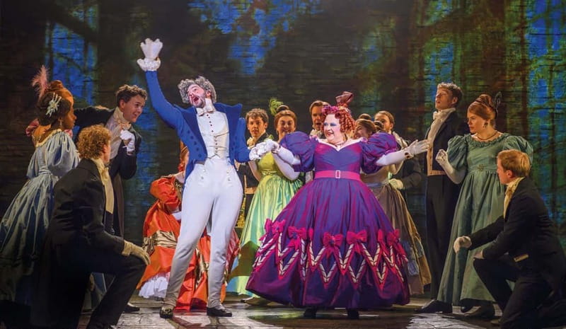 London: Les Misérables and 3-Course Meal & Sparkling Wine - Walking from the restaurant to Sondheim Theatre