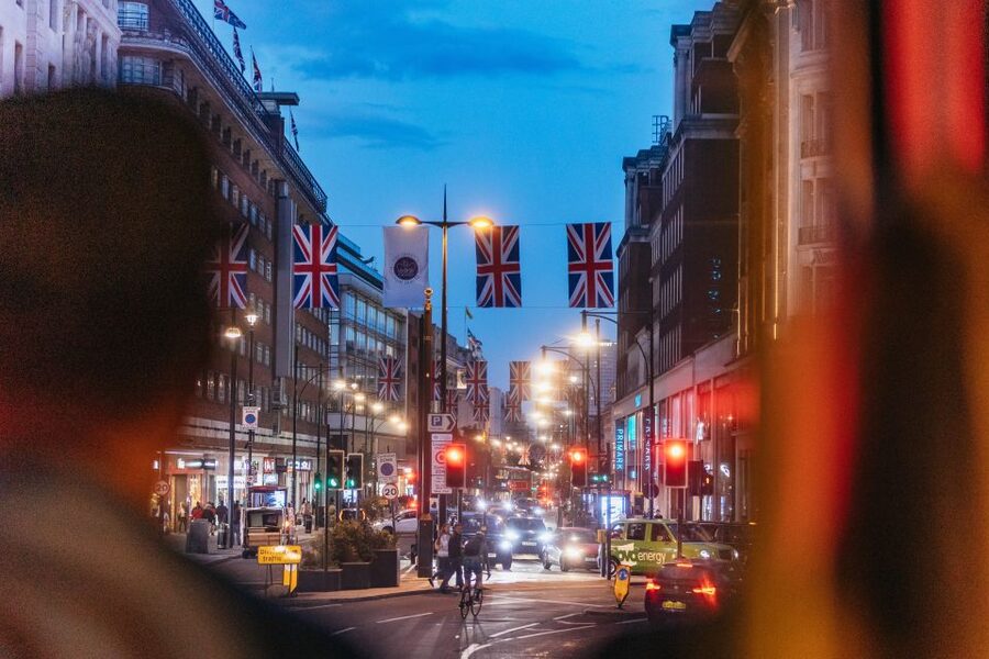 London: London by Night Sightseeing Open-Top Bus Tour - What the live guide adds