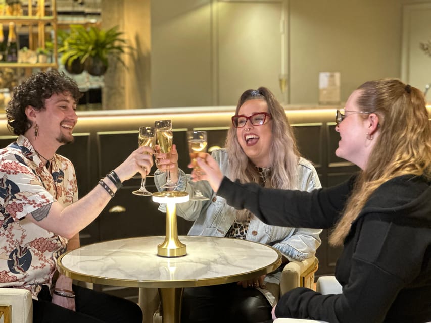 London: Madame Tussauds Fast Track Entry & Champagne Bar - Meeting A-listers and global music stars
