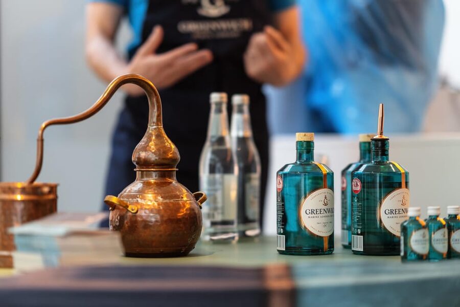 London: Make Your Own Gin Workshop with Take-home Bottle - A short history of gin and how distillation works