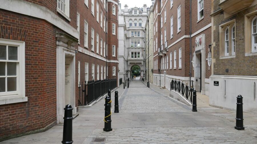 London: Mary Poppins Walking Tour - Finishing at the Bank of England