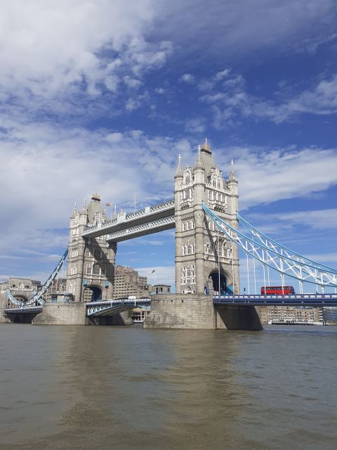 London: Medieval History Walking Tour from The Tower - London Bridge, Borough Market, and the old trading city