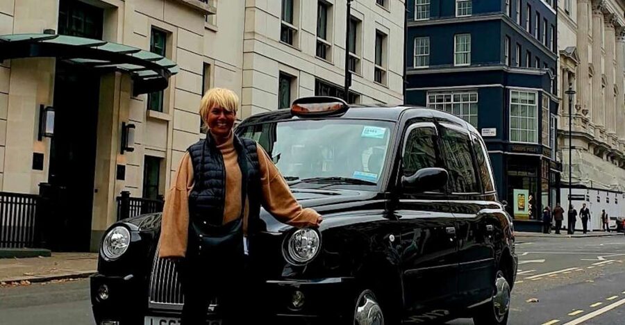 London: Monuments & Back Streets Guided Tour in Black Taxi - Key points to know before booking