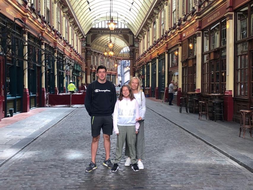 London: Monuments & Back Streets Guided Tour in Black Taxi - Is $673 good value for up to six people?