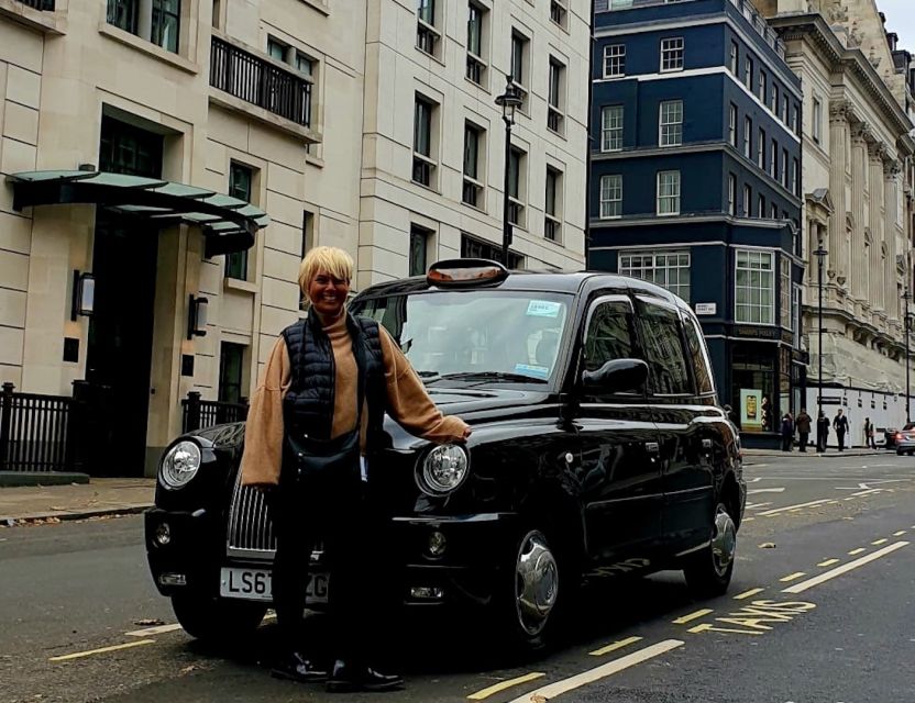 London: Monuments & Back Streets Guided Tour in Black Taxi - Starting with Buckingham Palace and Westminster