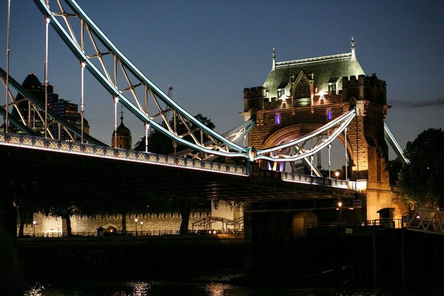 London: Murder Mystery Cruise With 3-Course Dinner - Starting at Tower Pier with a welcome drink