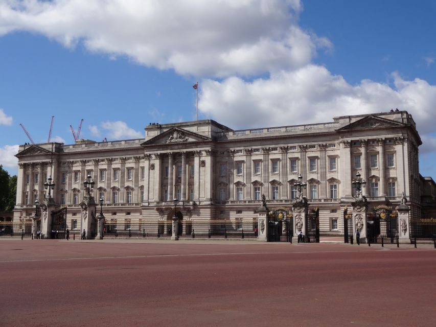 London Must-See 3 Hours Walking Tour - Horse Guards Parade and the route’s military character