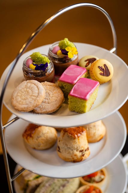 London: Natural History Museum Guided Tour & Afternoon Tea - One Hour With the Museum’s Big Stories